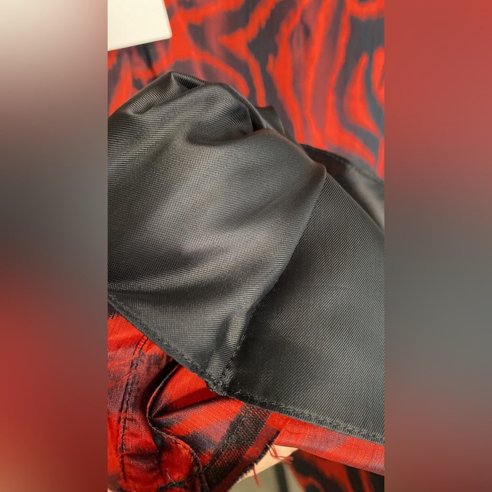 ANIMAL-PRINT SLEEVELESS V-BACK DRESS IN RED - Picture 3 of 16